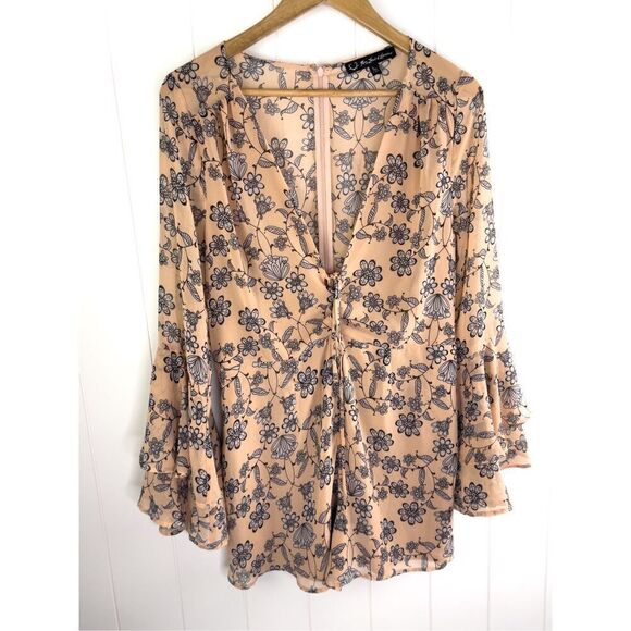 For‎ Love and Lemons Pia Floral Bell Sleeve Romper Size L - Picture 3 of 14